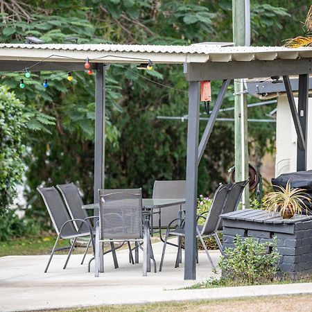 Mt Larcom Tourist Park Hotel Mount Larcom Buitenkant foto