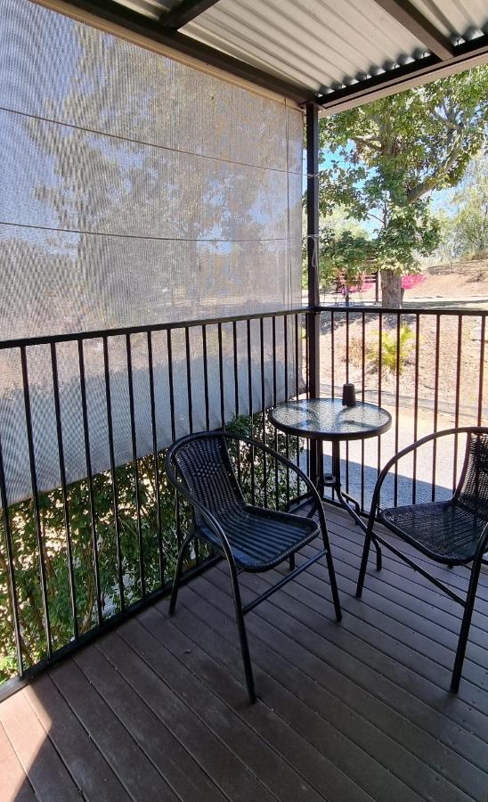 Mt Larcom Tourist Park Hotel Mount Larcom Buitenkant foto