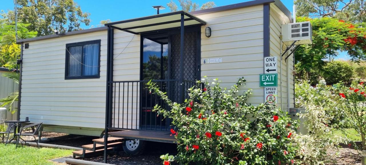 Mt Larcom Tourist Park Hotel Mount Larcom Buitenkant foto