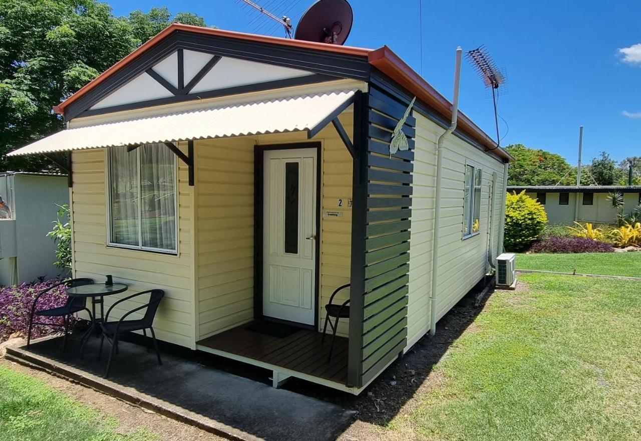 Mt Larcom Tourist Park Hotel Mount Larcom Buitenkant foto