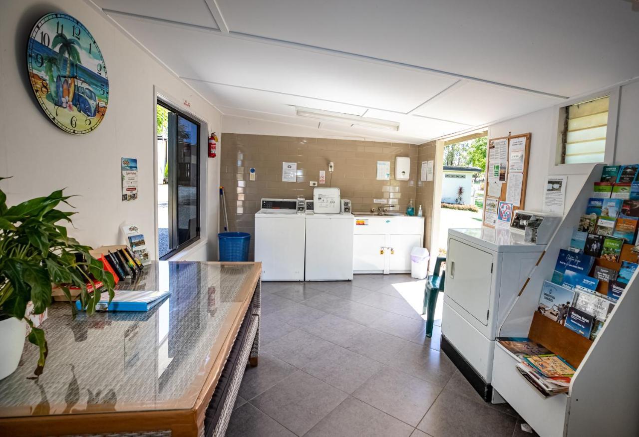 Mt Larcom Tourist Park Hotel Mount Larcom Buitenkant foto