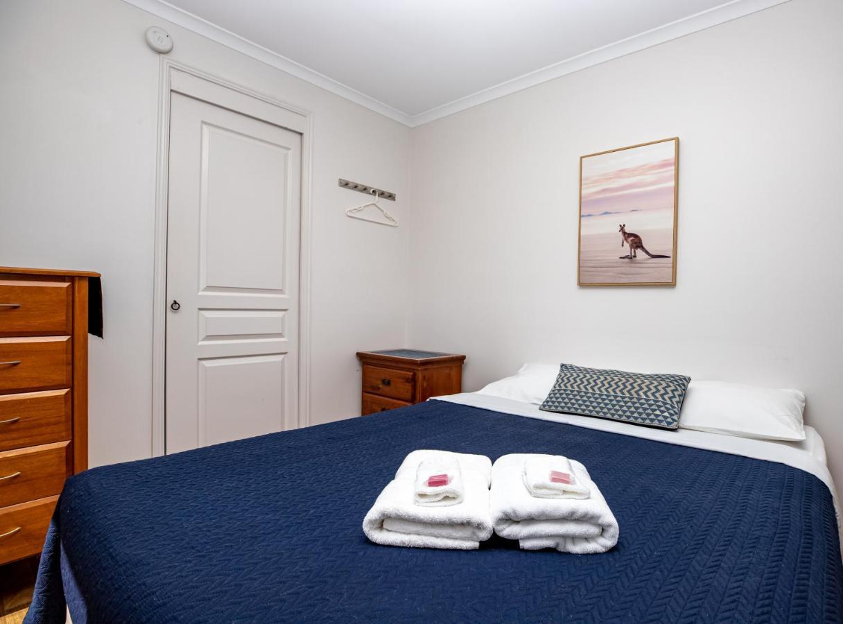 Mt Larcom Tourist Park Hotel Mount Larcom Buitenkant foto