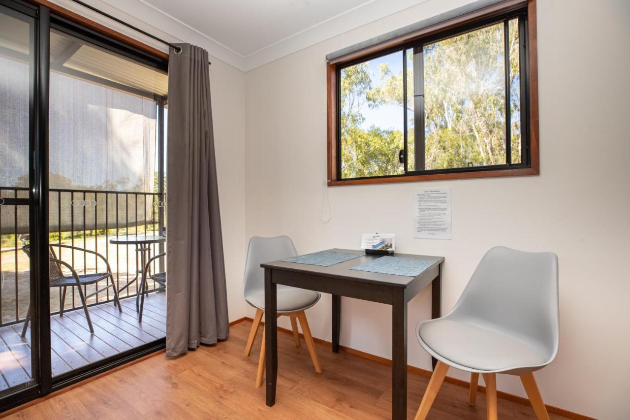 Mt Larcom Tourist Park Hotel Mount Larcom Buitenkant foto