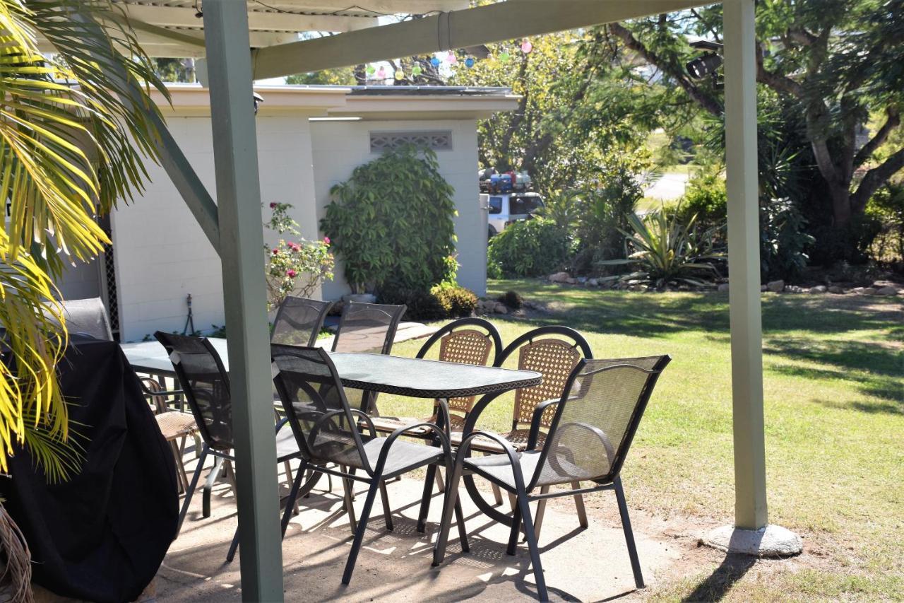 Mt Larcom Tourist Park Hotel Mount Larcom Buitenkant foto