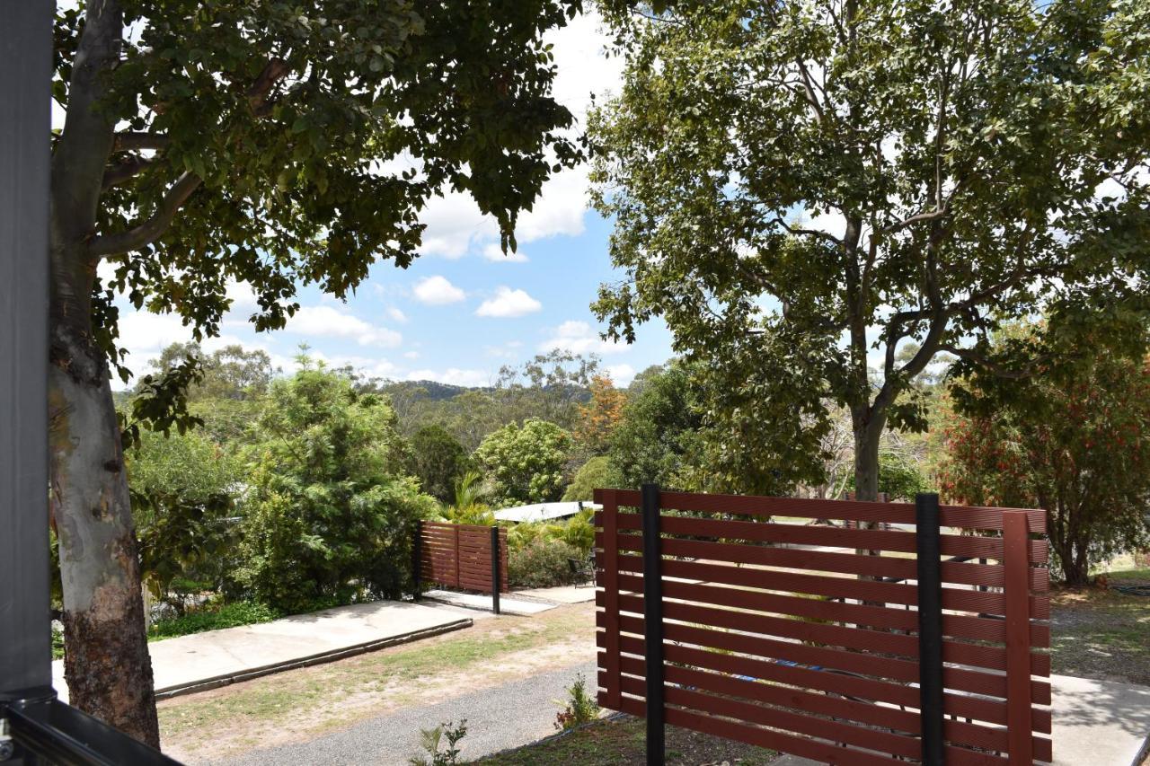 Mt Larcom Tourist Park Hotel Mount Larcom Buitenkant foto