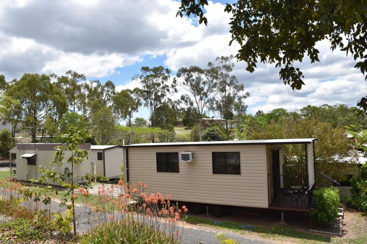 Mt Larcom Tourist Park Hotel Mount Larcom Buitenkant foto