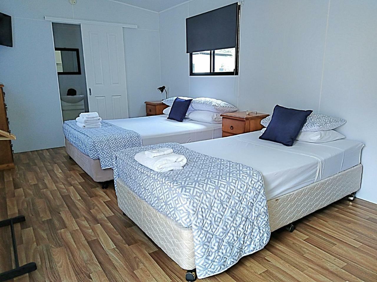 Mt Larcom Tourist Park Hotel Mount Larcom Buitenkant foto